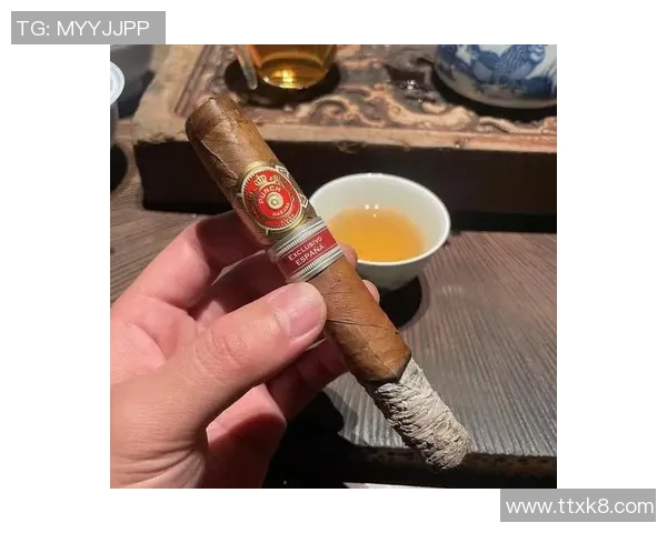 足球巨星与雪茄的独特情缘探索:从赛场到私密时光的奢华象征 足球巨星与雪茄的独特情缘探索:从赛场到私密时光的奢华象征